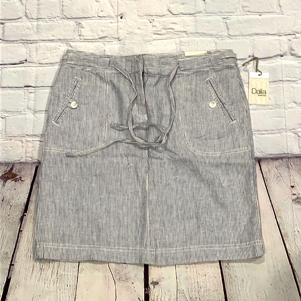 Women’s Dalia Seersucker Skirt with button detail.  NWT size 4 Modern Fit